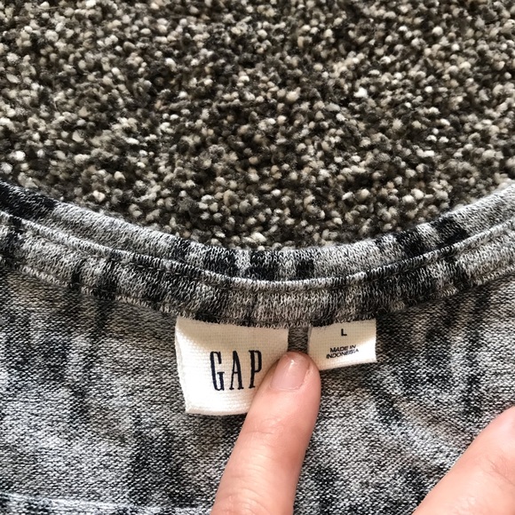 Gap Lightweight Stretchy Ikat Print Sleeveless Top - Picture 4 of 7